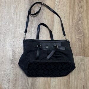 Coach Black Signature purse in good condition